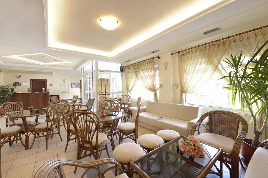 Amalia Aparthotel Palaiontsiflikion Ngoại thất bức ảnh