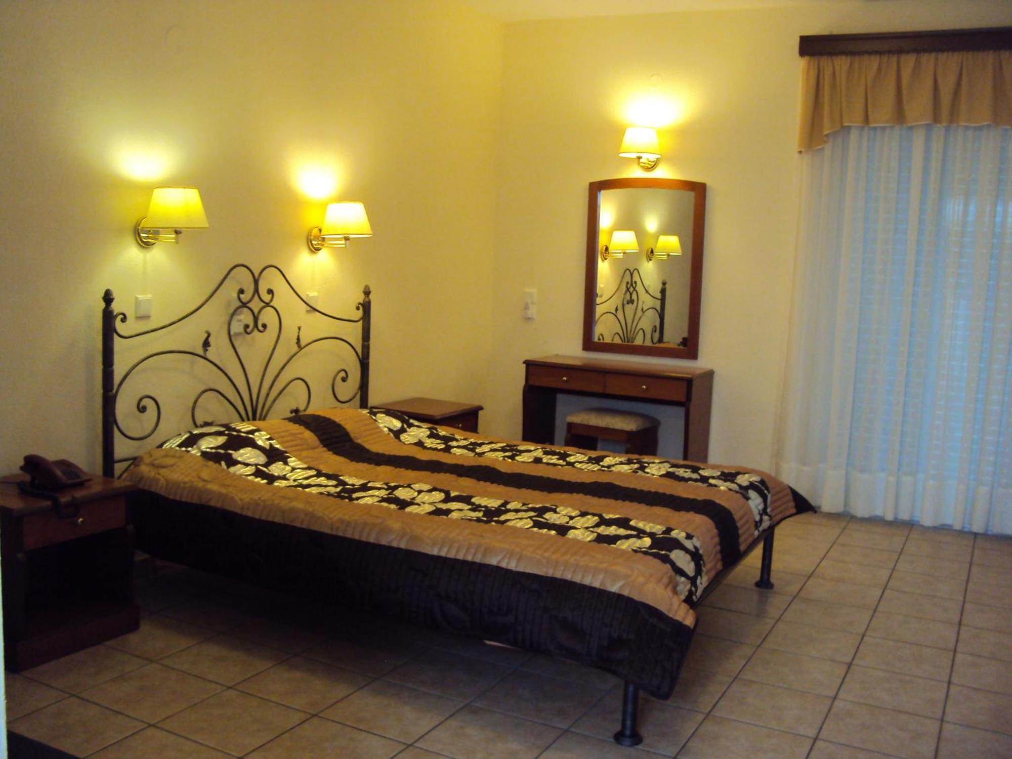 Amalia Aparthotel Palaiontsiflikion Ngoại thất bức ảnh