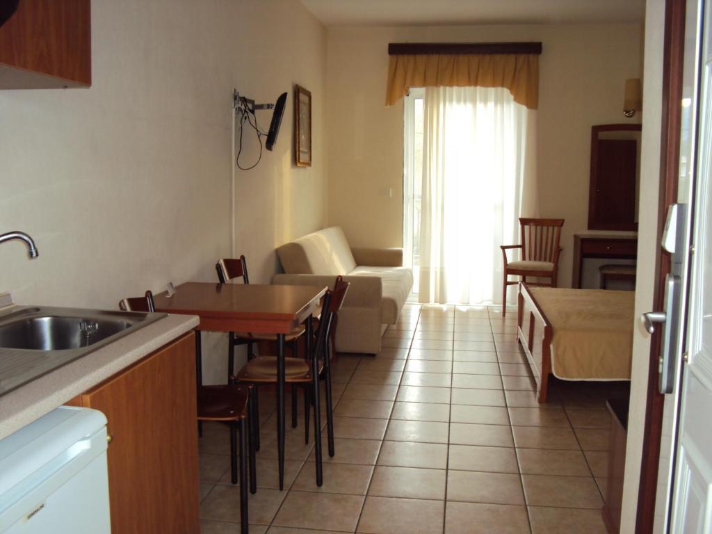 Amalia Aparthotel Palaiontsiflikion Phòng bức ảnh