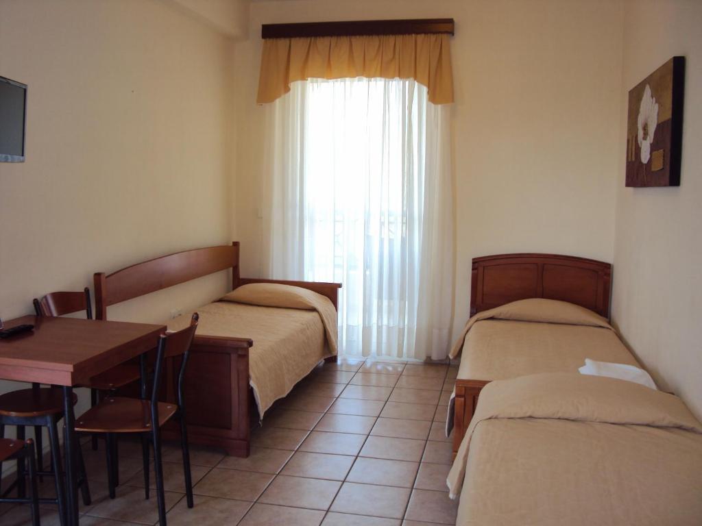 Amalia Aparthotel Palaiontsiflikion Phòng bức ảnh