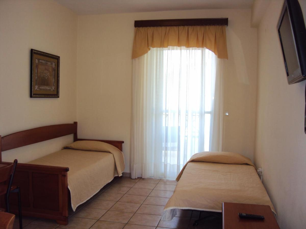 Amalia Aparthotel Palaiontsiflikion Phòng bức ảnh